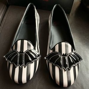 Strangecvlt Lydia bat flat- black and white